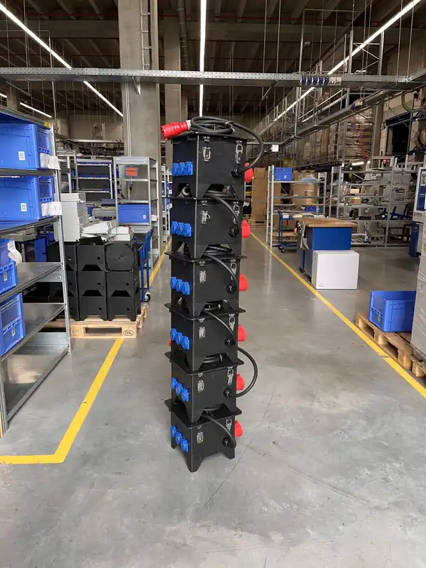 POWER X-Line L Vollgummiverteiler Zuleitung mit CEE-St. 32 A, 3 × Schutzkontakt (3 × LS), 2 × SiRoX Finale Aktion