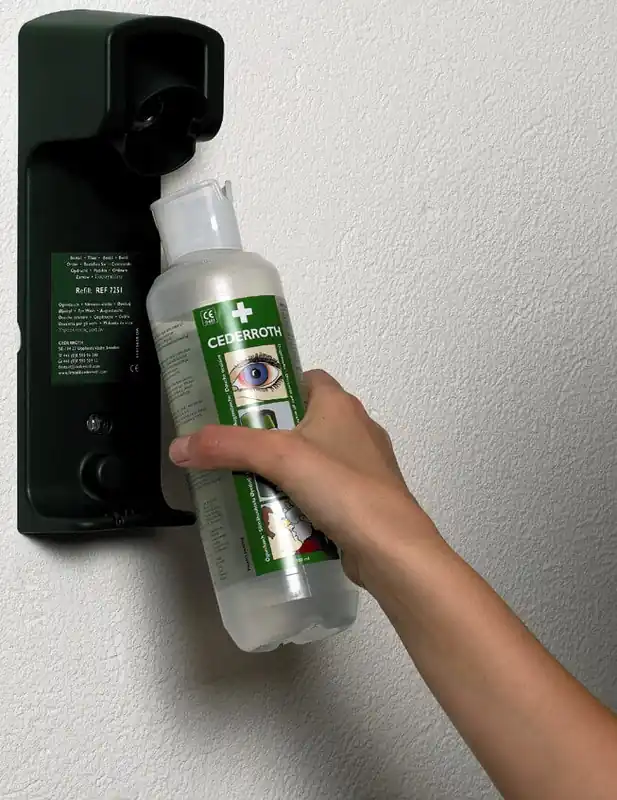 Sale Holthaus Medical Augenspülflasche Cederroth mit steriler Kochsalzlösung 500 ml